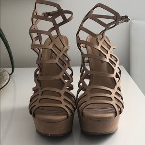 Nude Wedges